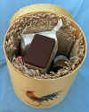 http://amishshop.com/hazel-doc/imageamish2007/tbssmpdlxinside.jpg (173990 bytes)